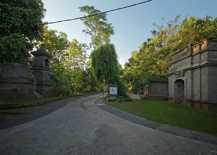 Taman Wana Palasari リゾート ネガラ